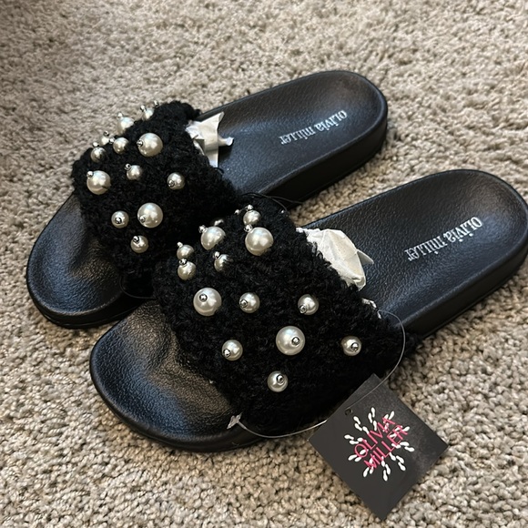 Brand new black slides with pearl details. They are a size10 - Picture 2 of 2